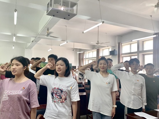 说明: C:\Users\Administrator\Desktop\XK星空举行新党员入党宣誓大会2022.6.9\XK星空举行新党员入党宣誓大会2022.6.9\2.jpg