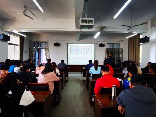 说明: C:\Users\Administrator\Desktop\XK星空举行《习近平谈治国理政》（第四卷）宣讲报告会\XK星空举行《习近平谈治国理政》（第四卷）宣讲报告会\IMG_20221012_140554.jpg