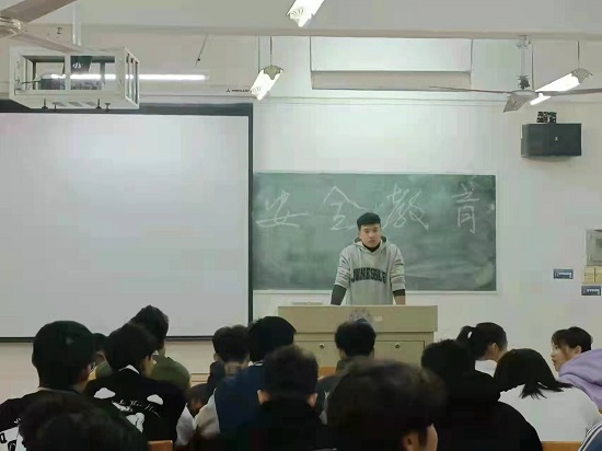 说明: C:\Users\Administrator\Desktop\XK星空召开期末安全教育主题班会2021.12.27\XK星空召开期末安全教育主题班会2021.12.27\1.jpg