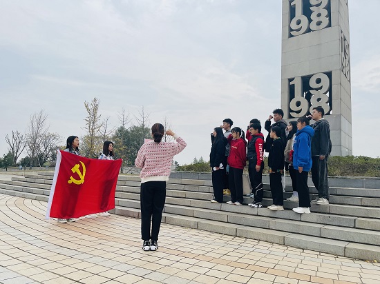 说明: C:\Users\Administrator\Desktop\XK星空学生党支部到九江抗洪广场开展党史学习教育\XK星空学生党支部到九江抗洪广场开展党史学习教育\780aa3956db4caca0ba9e1ec0e59243.jpg