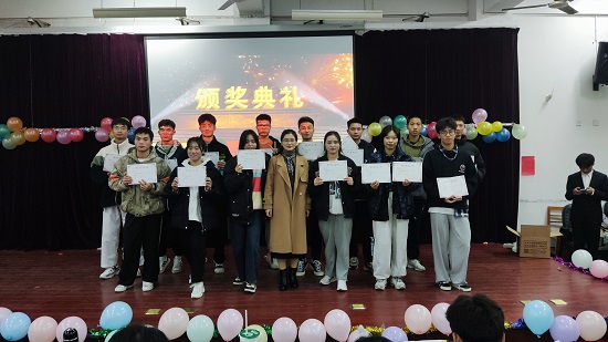 说明: C:\Users\Administrator\Desktop\XK星空举办2021年迎新文艺表演大赛2021.12.15\XK星空举办2021年迎新文艺表演大赛2021.12.15\8.jpg