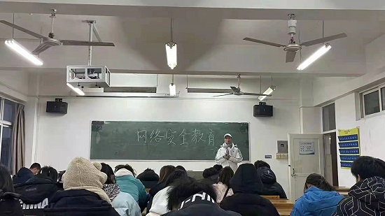 说明: C:\Users\Administrator\Desktop\XK星空召开期末安全教育主题班会2021.12.27\XK星空召开期末安全教育主题班会2021.12.27\2.jpg