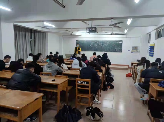 说明: C:\Users\Administrator\Desktop\XK星空开展共同抗疫主题班会2022.3.21\XK星空开展共同抗疫主题班会2022.3.21\2.jpg